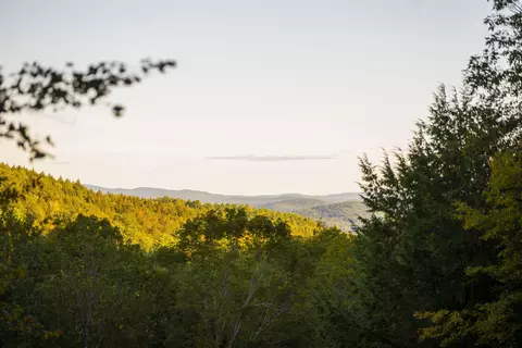 1877 Willard Rd, Hartford, VT 05059