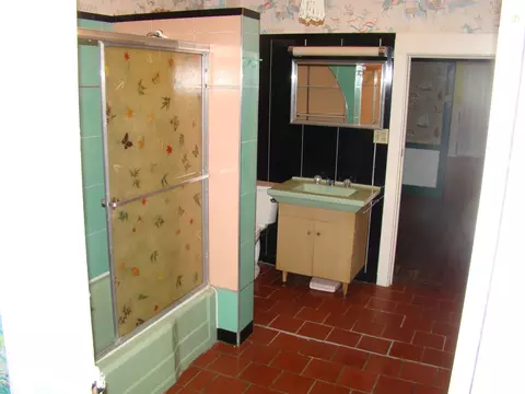 Bath - 1441 E Main St, Poultney, VT 05764 photo 1 of 1