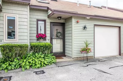 37 Tideview Dr, Dover, NH 03820
