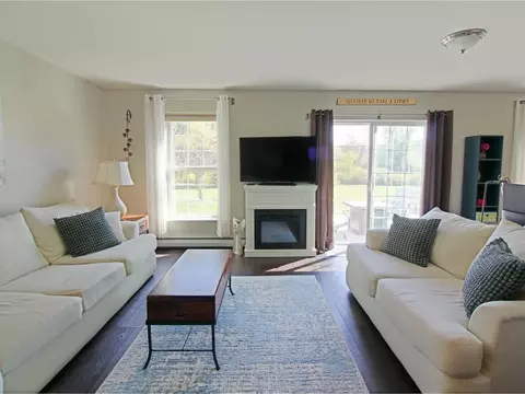 207 Farmall Dr, Hinesburg, VT 05461