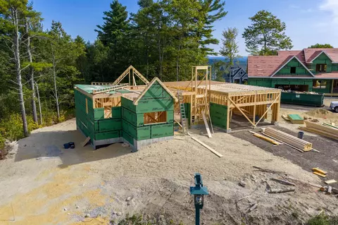 6 Windjammer Rdg, Laconia, NH 03246