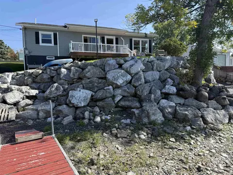 194 Lakewood Dr, Swanton, VT 05488