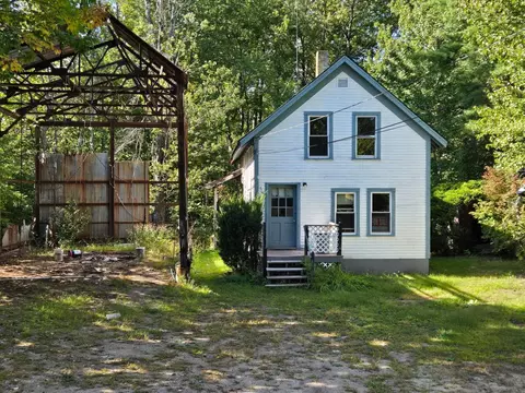 25 Huckins St, Ossipee, NH 03814
