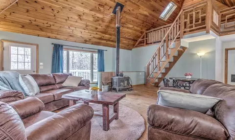 Living - 288 Cedar Ln, Peru, VT 05152 photo 5 of 7