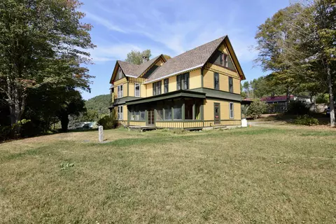 28 Fairview Ter, Royalton, VT 05068