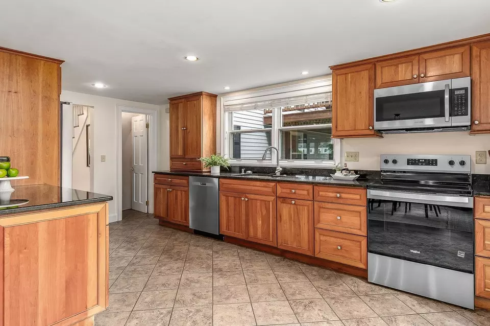 Kitchen - 51 Granite St, Portsmouth, NH 03801 photo 2 of 4