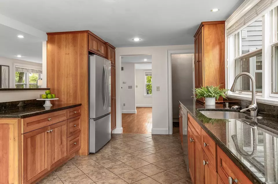 Kitchen - 51 Granite St, Portsmouth, NH 03801 photo 3 of 4