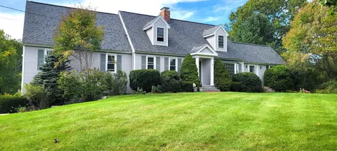 5 Pond View Dr, Stratham, NH 03885
