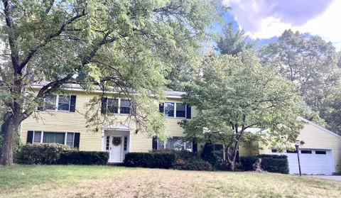 17 Danbury Rd, Nashua, NH 03064