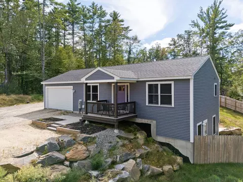 86 Long Shores Dr, Barrington, NH 03825