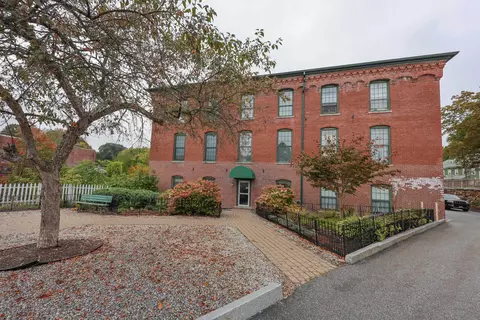 100 Main St #111, Pembroke, NH 03275