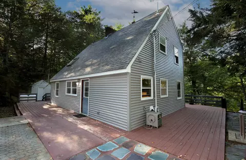113 Lakeview Dr, Nottingham, NH 03290