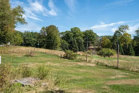 Exterior - 147 Middle Rd, Deerfield, NH 03037 photo 3 of 4