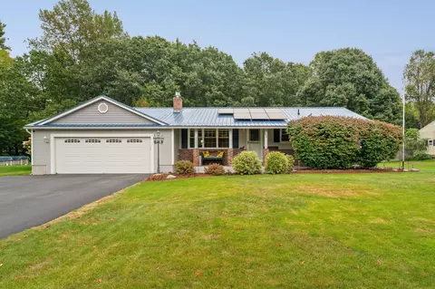 174 Cobbleview Dr, Colchester, VT 05446