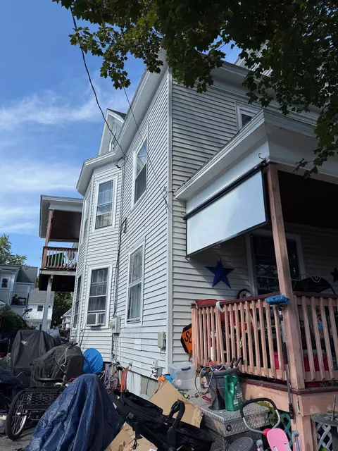 6 Ray St, Manchester, NH 03104