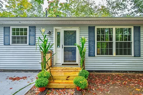 384 Cross Rd, Rochester, NH 03867