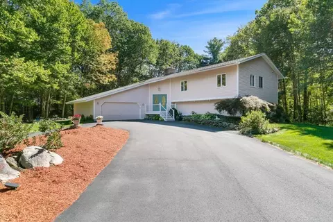 12 Oriole Rd, Windham, NH 03087