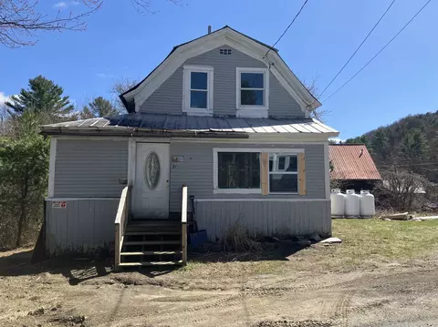 71 Woodbury St, Hardwick, VT 05843