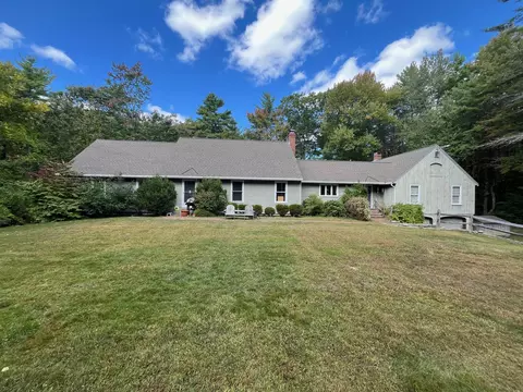 135 Exeter Rd, North Hampton, NH 03862