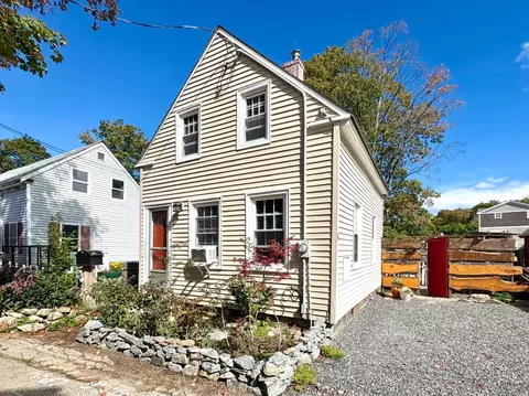5 Kossuth St, Exeter, NH 03833