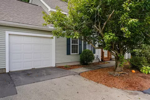 17 Echo Shore Dr, Merrimack, NH 03054