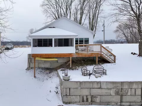 46 Riverview St, Panton, VT 05491