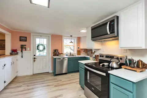 261 N Main St, Franklin, NH 03235