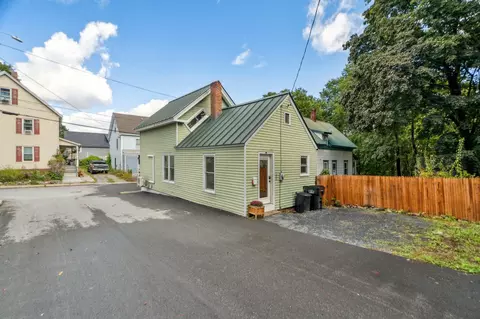 4 Gove St, Rockingham, VT 05101