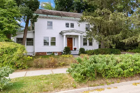 26 Lincoln St, Essex Junction, VT 05452