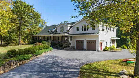 69 Heather Cir, Auburn, NH 03032