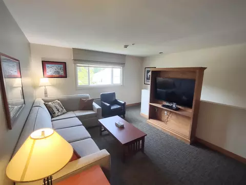 Living - 228 E Mountain Rd #DA DUP GRAND HOTEL 152 II (G, Killington, VT 05751 photo 6 of 9