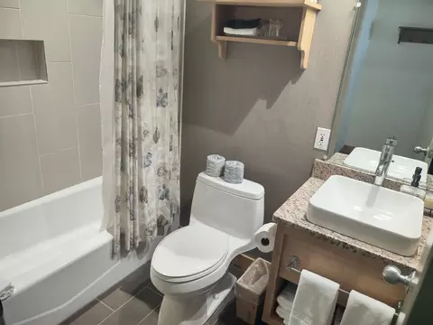 Bath - 228 E Mountain Rd #DA DUP GRAND HOTEL 152 II (G, Killington, VT 05751 photo 4 of 4