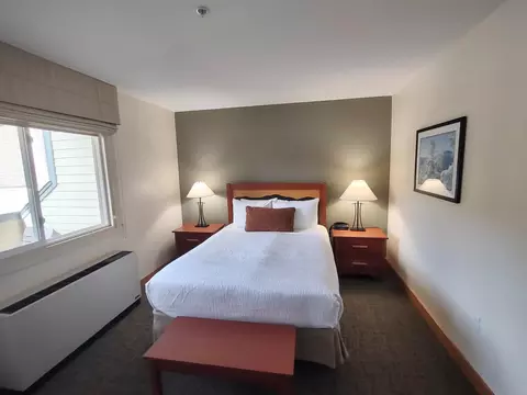 Bedroom - 228 E Mountain Rd #DA DUP GRAND HOTEL 152 II (G, Killington, VT 05751 photo 1 of 6