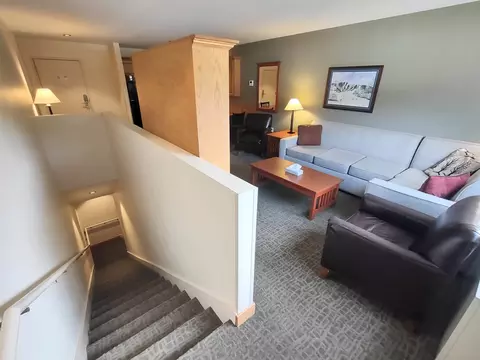 Living - 228 E Mountain Rd #DA DUP GRAND HOTEL 152 II (G, Killington, VT 05751 photo 5 of 9