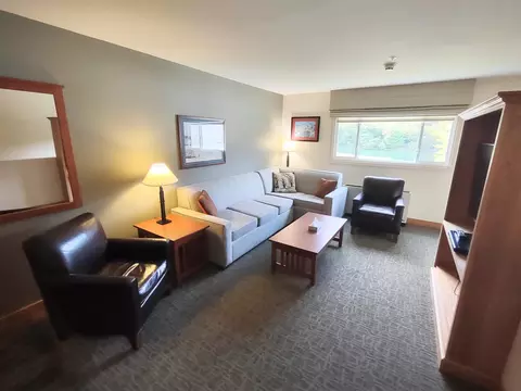 Living - 228 E Mountain Rd #DA DUP GRAND HOTEL 152 II (G, Killington, VT 05751 photo 4 of 9