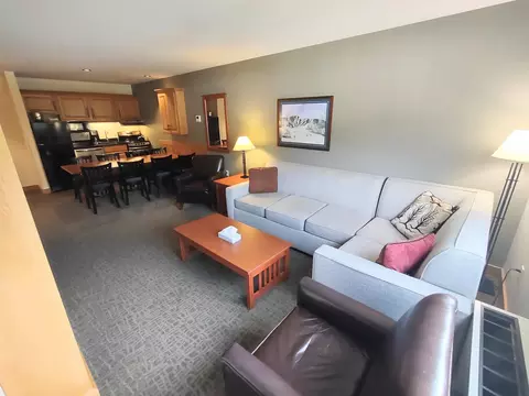 Living - 228 E Mountain Rd #DA DUP GRAND HOTEL 152 II (G, Killington, VT 05751 photo 3 of 9