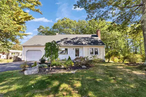157 Woodcrest Ct, Manchester, NH 03109