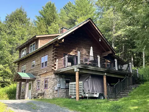 211 Wood Rd, Hartford, VT 05059