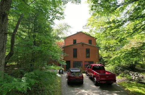 4 Bartlett Rd, Durham, NH 03824
