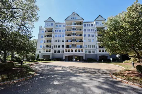 10 Mountain Laurels Dr #606, Nashua, NH 03062