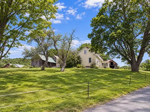 72 Wood Rd, Hartford, VT 05001