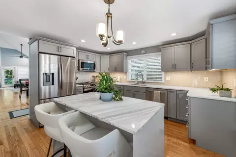 84 Hawthorne Village Rd, Nashua, NH 03062