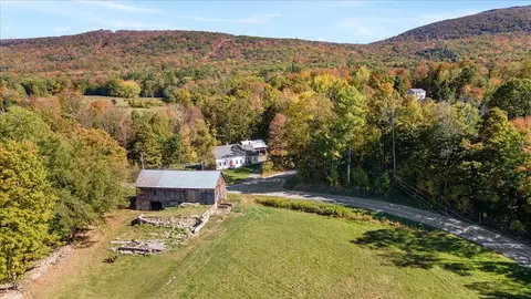 21 County Rd, Pownal, VT 05261