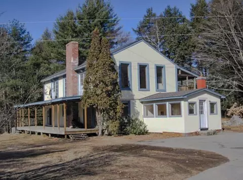 16 Bobalink Cir, Hancock, NH 03449