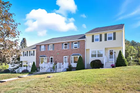 120 Newton Rd #2D, Plaistow, NH 03865