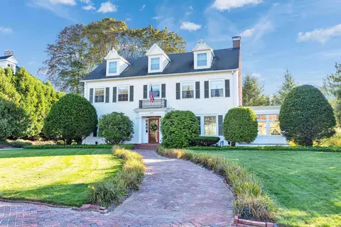 2143 Elm St, Manchester, NH 03104