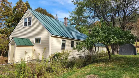 45 Chase St, Claremont, NH 03743