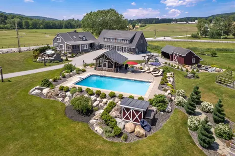 960 E Pittsford Rd, Rutland, VT 05701