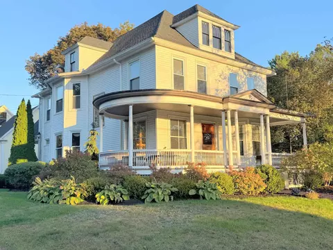 887 Chestnut St, Manchester, NH 03104
