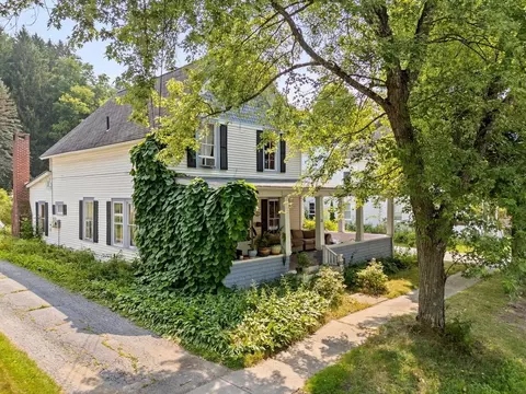 26 Mountain St, Bristol, VT 05443